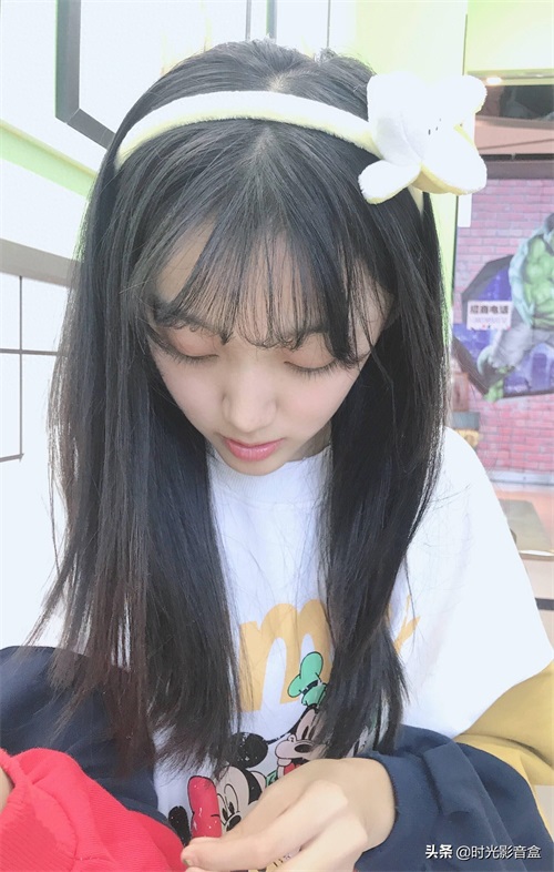 小李慧珍日常美图欣赏：曲芷含一路走来很努力，爱笑的女孩运气好