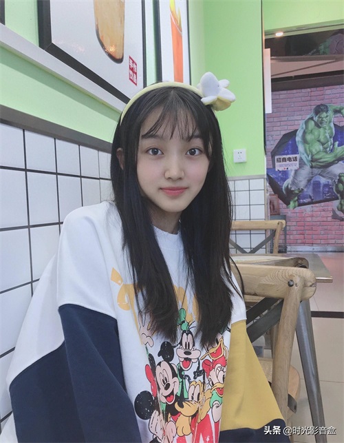 小李慧珍日常美图欣赏：曲芷含一路走来很努力，爱笑的女孩运气好