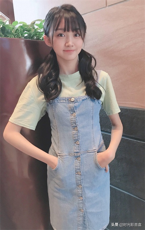 小李慧珍日常美图欣赏：曲芷含一路走来很努力，爱笑的女孩运气好