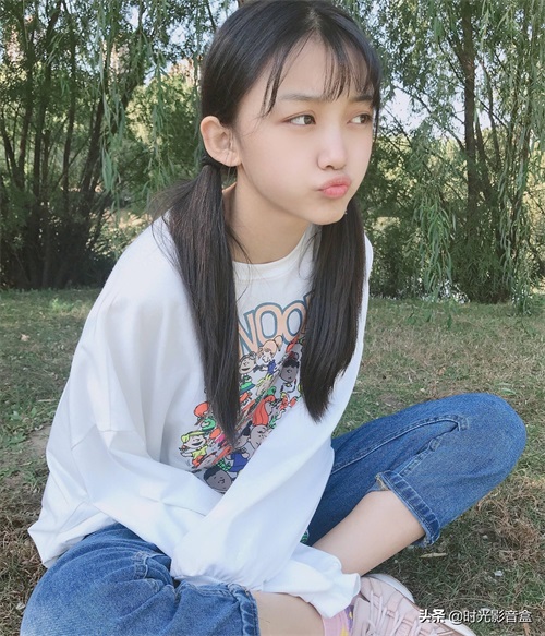 小李慧珍日常美图欣赏：曲芷含一路走来很努力，爱笑的女孩运气好