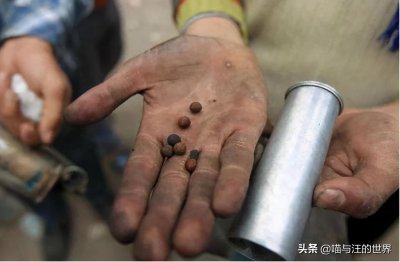 ​橡皮子弹的真正威力，命中即可将人放倒，4张图看着都怕