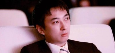 ​王思聪花499990元在网上炫耀说：100寸的彩电，全球第一台
