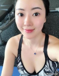 ​她因刘强东变身“富婆”，身材管理极严，爆红不是没有道理！