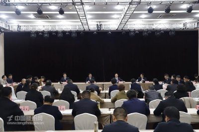 ​陈永生参加市政协十六届二次会议委员讨论