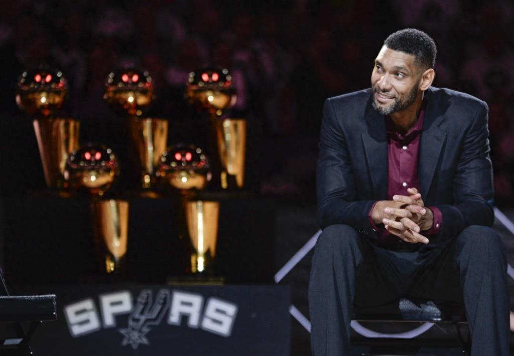 篮球——NBA：马刺队为邓肯举行球衣退役仪式