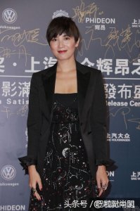 ​太吓人，小宋佳剪短发后颜值也变低，法令纹深重一秒变大妈