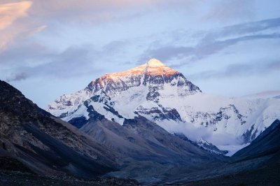 ​珠峰究竟是中国的还是尼泊尔的？62年前中国登山队就用实力证明了