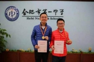 ​他13岁考上清华大学，是真正的文艺双全，还被清华校长点名称赞
