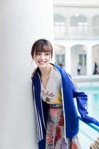​《我在大理寺当宠物》迎来大结局，胡意旋甜美混搭风写真曝光