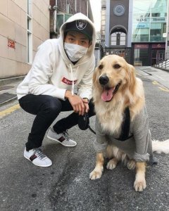 ​李正信晒与爱犬合影 和睦氛围引赞