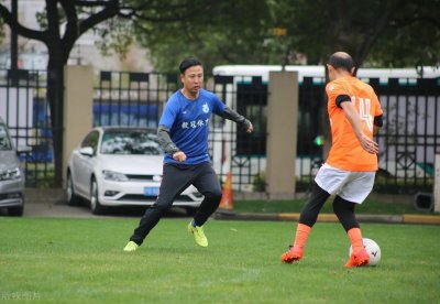 ​前国脚申思、祁宏踢友谊赛，身材保持很好，风采依旧