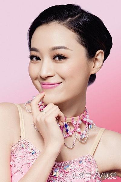 许瑶璇，出生于深圳市，毕业于中央戏剧学院，内地女演员