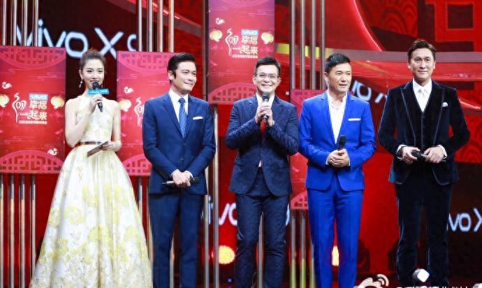 《芝麻开门》主持人张纯烨变男神收割机，金秀贤、吴秀波等尽收
