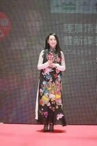​萨顶顶绝美照片