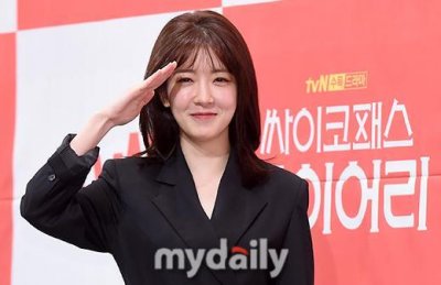 ​韩国女艺人郑仁仙为专注演技告别《白种元的小巷餐厅》节目