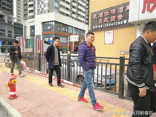 走进黄贝岭村，是深圳最古老最有名的城中村之一，位于深圳中心区