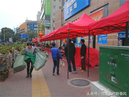 走进黄贝岭村，是深圳最古老最有名的城中村之一，位于深圳中心区