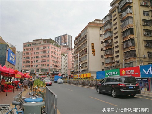 走进黄贝岭村，是深圳最古老最有名的城中村之一，位于深圳中心区