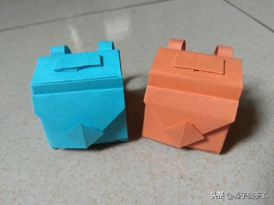 ​快开学啦！来动手DIY个漂亮的折纸书包吧，折法真的好简单