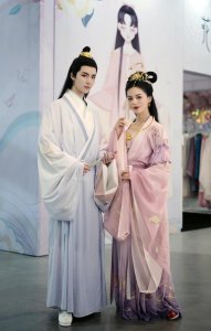 ​第一次穿汉服参加漫展应注意什么？除了不穿山寨，这几点也很重要