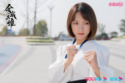 ​《舍我其谁》女二，和李现是同学，演过庆余年，还在极挑当过群演