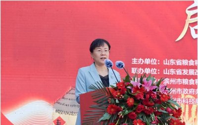 ​权力之花：她的政治晋升之路