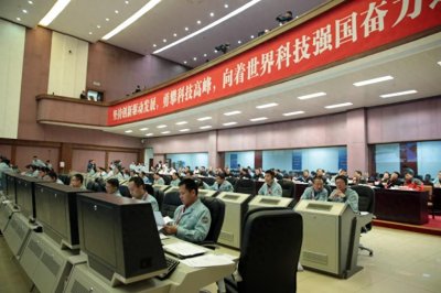 ​神舟十一号返回舱成功着陆