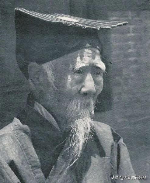 清末道士老照片，个个仙风道骨，图很像西游记里的百眼魔君