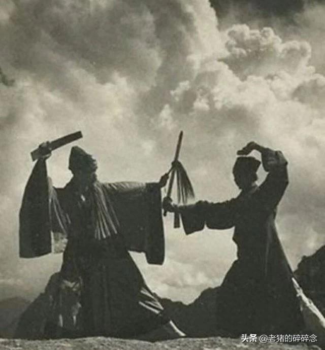 清末道士老照片，个个仙风道骨，图很像西游记里的百眼魔君