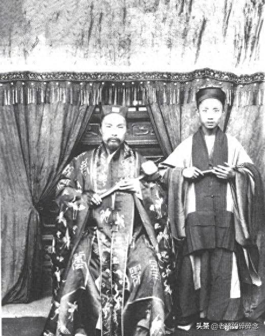 清末道士老照片，个个仙风道骨，图很像西游记里的百眼魔君