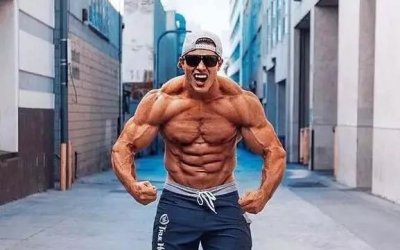​人类中的逆天巨力怪，力气大很笨重但很灵活，现实版绿巨人