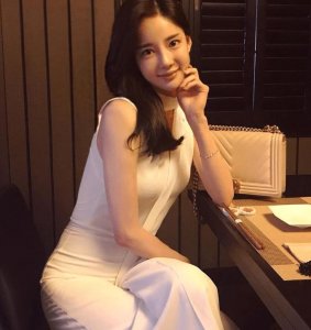 ​韩国“塑料美人”潘南奎，非富不交，满脸是人民币的味道