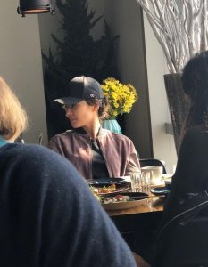 ​网友偶遇刘涛餐厅用餐 ，刘涛素颜也美丽