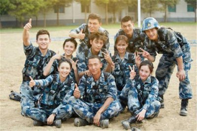 ​王威退伍开微博与杨幂互关！