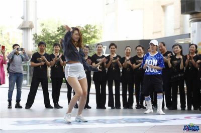 ​《这就是街舞》淡淡空降北京与广场舞大妈花式斗舞