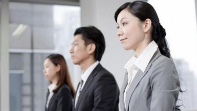 ​上海面试官：一人挑两小人，打一个字？小伙机智回答，被录取