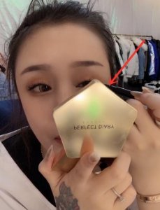 ​快手大美怀孕20周，每天化妆直播还吃没营养的薯片，高迪也不管管