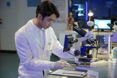 ​刘以豪天台告白周雨彤「你是我的女朋友」！乐喊：感觉太棒了