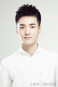 ​五款帅气干净的男生短发发型，提升颜值！