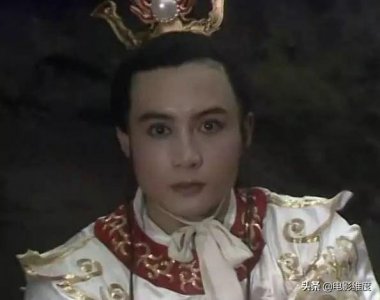 ​62岁“白龙马”王伯昭，当红时到美国当服务员，如今醉心书法