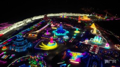 ​「高清组图」元宵赏冰灯：冰雪王国里的浪漫世界