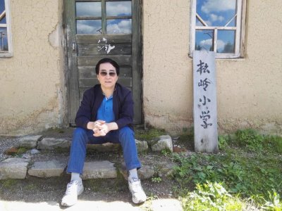 ​从《西部放歌》到《天路》，屈塬将歌词写成了诗 | 人物