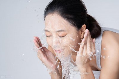 ​别再用皂基洗面奶啦