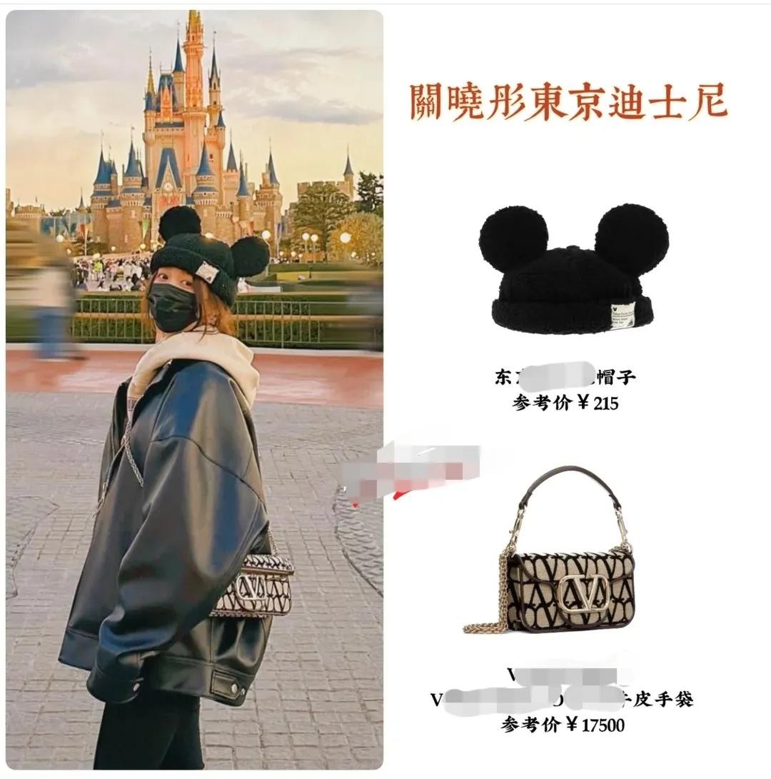 关晓彤晒日本迪士尼游玩照，与男友戴同款米奇帽，鹿晗背影出镜