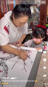 ​伊能静婆婆带孙女学国画，米粒颜值逆袭丹凤眼吸睛