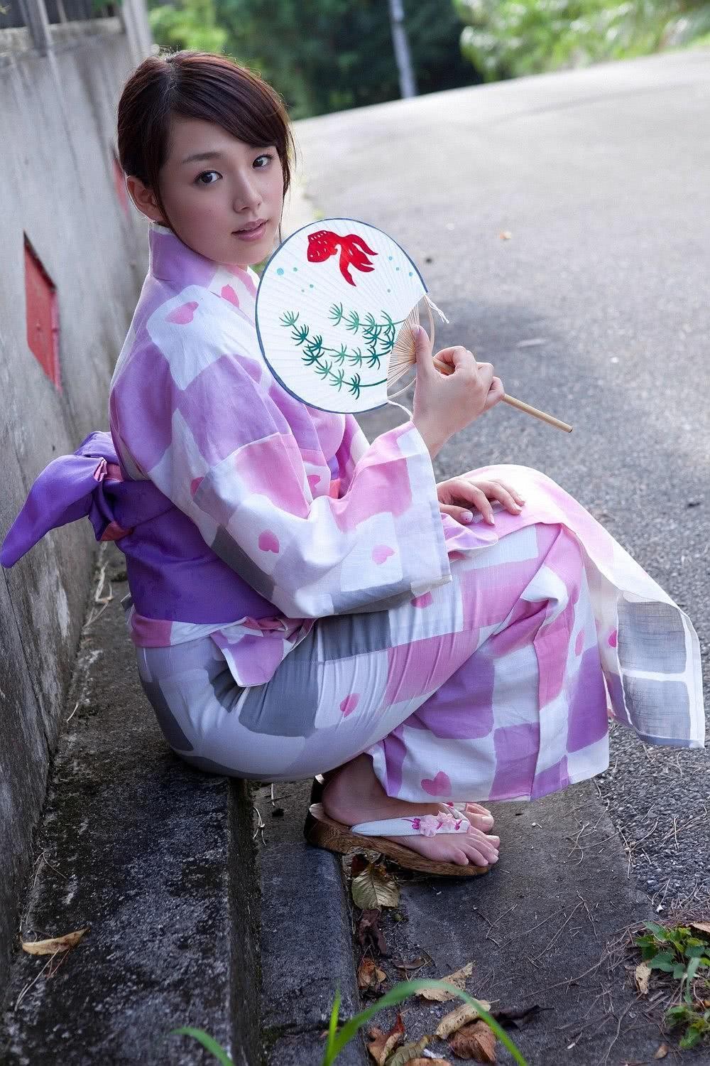 筱崎爱个人资料写真作品