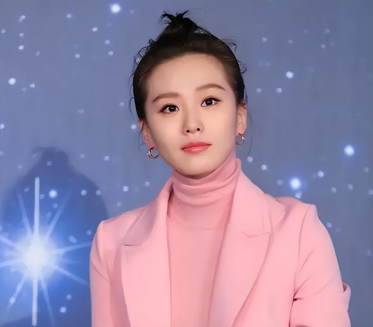拍摄完吻戏后，刘诗诗和刘宇宁参加剧组聚餐，两人的互动惹争议