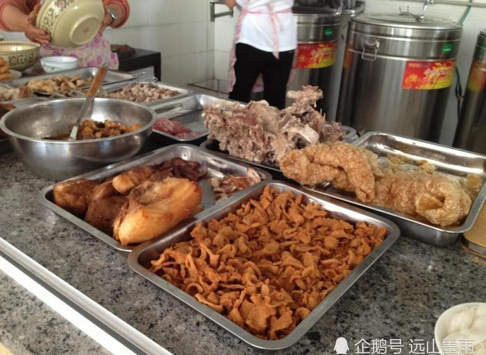 在云南，哪里的过桥米线最好吃？