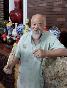 ​演员李琦：与妻子相识不到一天闪婚，两儿一养女，养女成他的骄傲