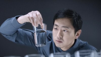 ​“鬼才之眼”王昱珩：凭微观辨水一战成名，从不上班视金钱如无物